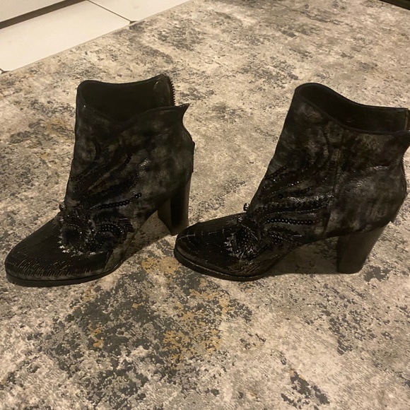Donald J. Pliner Quiva Sequin Booties - Size 7.5 - Picture 2 of 5